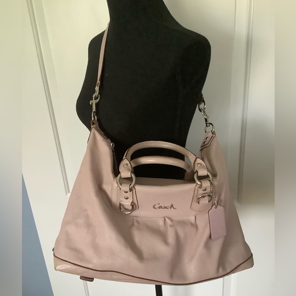 Pretty pink Coach bag with handles and removable strap - Picture 1 of 9